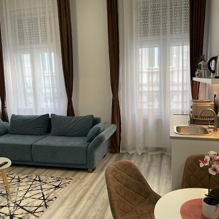 Eden City Home Gyor Bagian luar foto