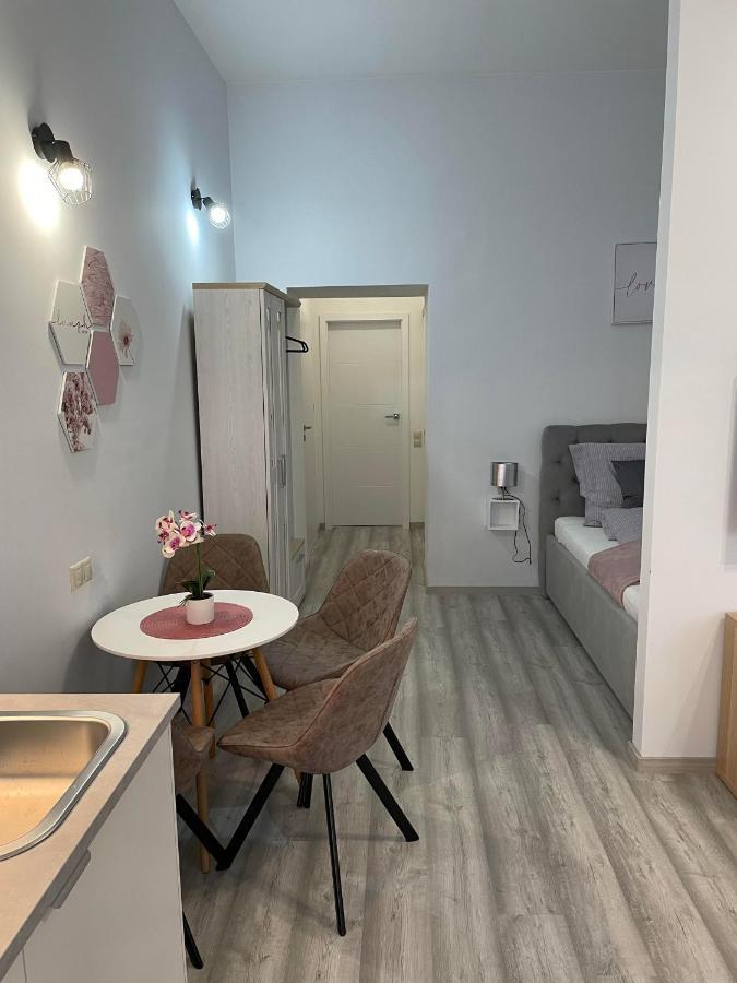 Eden City Home Gyor Bagian luar foto