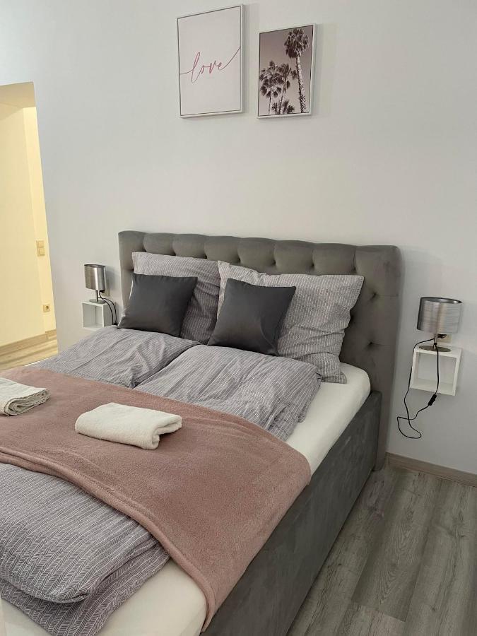Eden City Home Gyor Bagian luar foto