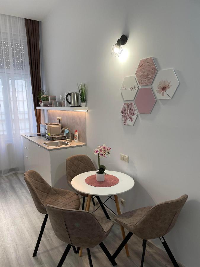 Eden City Home Gyor Bagian luar foto