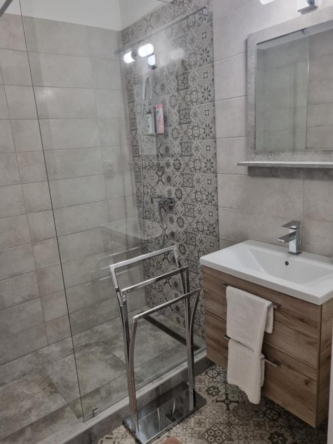 Eden City Home Gyor Bagian luar foto