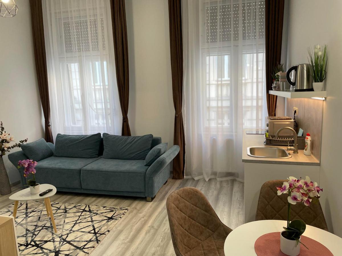 Eden City Home Gyor Bagian luar foto
