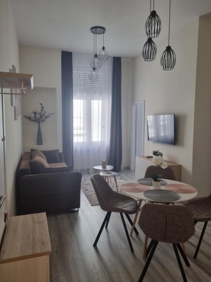Eden City Home Gyor Bagian luar foto