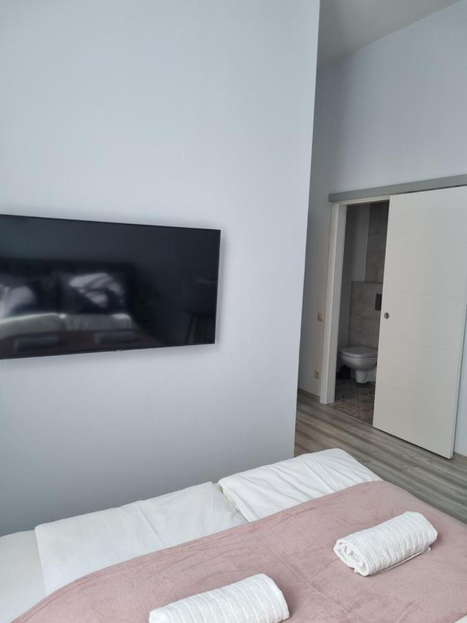 Eden City Home Gyor Bagian luar foto