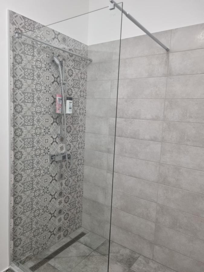 Eden City Home Gyor Bagian luar foto