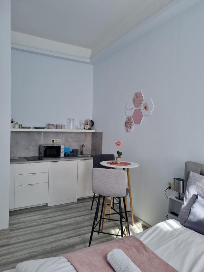 Eden City Home Gyor Bagian luar foto