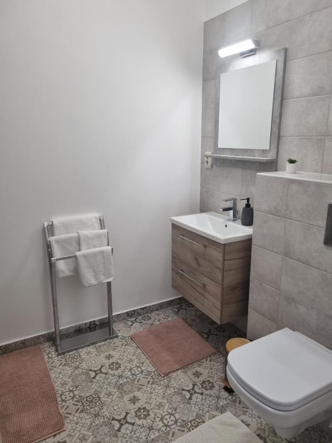 Eden City Home Gyor Bagian luar foto